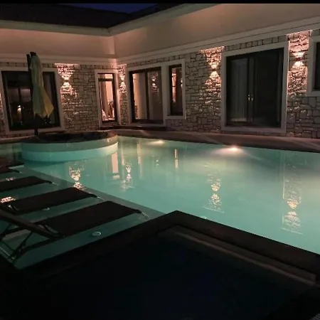 빌라 Super Delux 6-Bed Villa Brave