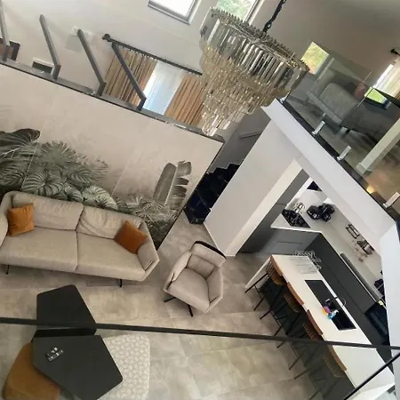 Super Delux 6-Bed Villa Brave 빌라