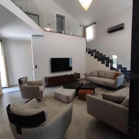 Super Delux 6-Bed Villa Brave