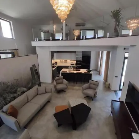 빌라 Super Delux 6-Bed Villa Brave 달리안